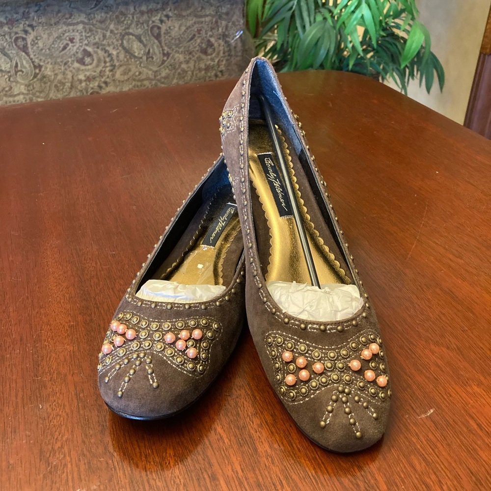 Beverly Feldman Queen B slip on shoes, brown suede size 9.5 NWOT